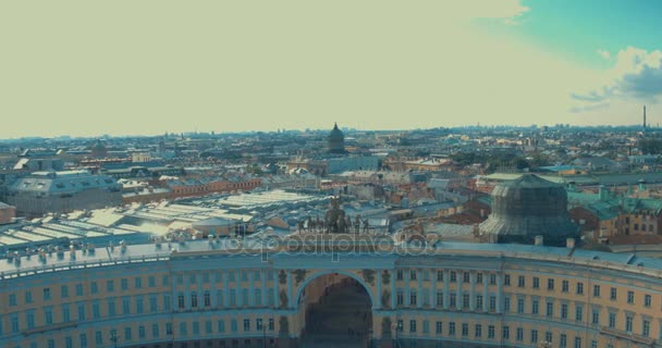 ST. PETERSBURG, RUSSIE : Arc de triomphe Chariot Glory sur le bâtiment de l'état-major général à Saint-Pétersbourg Séquence Vidéo Libre De Droits