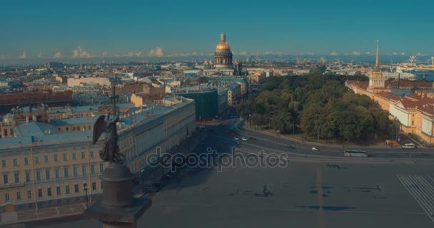 Крупним планом Олександрівської колоною, побудована між 1830 і 1834 на Палацовій, Санкт-Петербург, Росія. — стокове відео