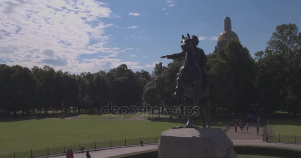 Pomnik Piotra pierwszy. Miedziany jeździec. St. Petersburg. Widok od rzeki Newy. Rano w mieście. Świt w Sankt Petersburgu. Zabytki z Spb. — Wideo stockowe