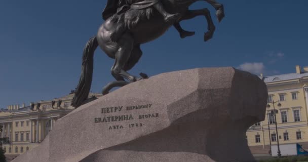 El monumento a Pedro el primero. Jinete de Bronce. San Petersburgo. Vista desde el río Neva. Mañana en la ciudad. Amanecer en San Petersburgo. Monumentos de SPb . — Vídeos de Stock