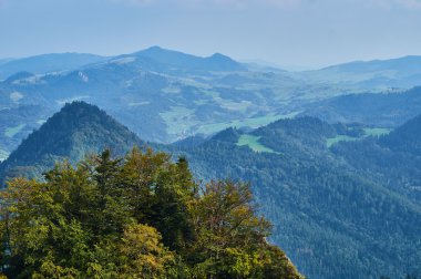 Güzel panoramik Trzy Korony - Türkçe güneşli Eylül gününden Pieniny Milli Parkı, Polonya: üç kron