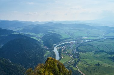 Güzel panoramik Trzy Korony - Türkçe güneşli Eylül gününden Pieniny Milli Parkı, Polonya: üç kron