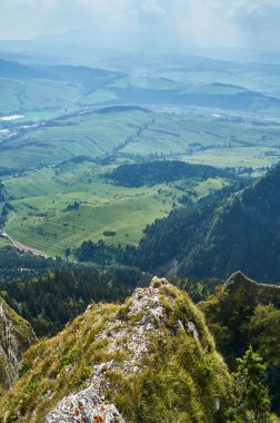 Güzel panoramik Trzy Korony - Türkçe güneşli Eylül gününden Pieniny Milli Parkı, Polonya: üç kron