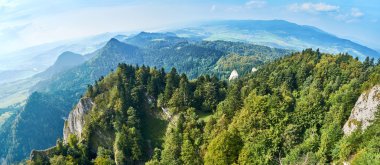 Güzel panoramik Trzy Korony - Türkçe güneşli Eylül gününden Pieniny Milli Parkı, Polonya: üç kron