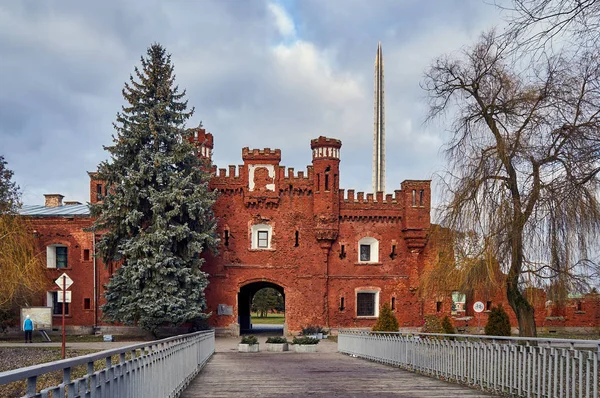 Brest, Belarus - December 28, 2016: The Kholm Gate in War Memorial Complex "Brest Hero-Fortress" — Stock Photo, Image