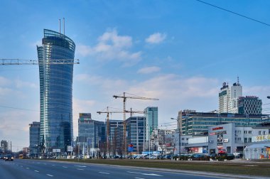 Warsaw, Polonya - 05 Şubat 2017: Spire - görünümünü Neomodern işyeri binalarının karmaşık