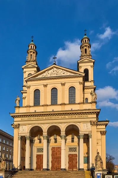 波兰华沙-2017 年 3 月 5 日︰ 教区的圣安德鲁使徒对米罗-罗马天主教教区在华沙市中心铎 — 图库照片