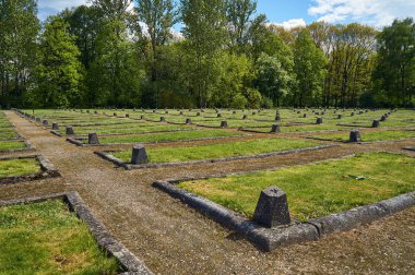 Varşova, Polonya - 09 Mayıs 2017: Sovyet askeri mezarlıkta Zafer Bayramı - 1945 yılında Nazi Almanyası'nın teslim olmak imza yıldönümü
