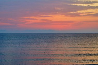 Karadeniz kıyısında gündoğumu yaz sıcak gün, Bulgaristan, Primorsko