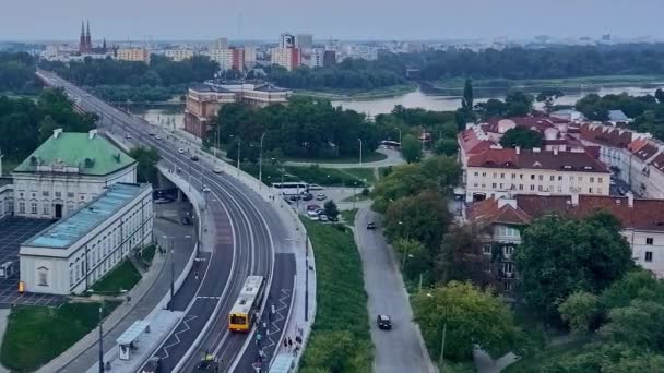 ワルシャワ ポーランド 2017 タイムラプス パノラマ スライダー ヴィスワ川と日没後展望台からワルシャワ プラガ地区 の右の銀行から橋の全景 — ストック動画
