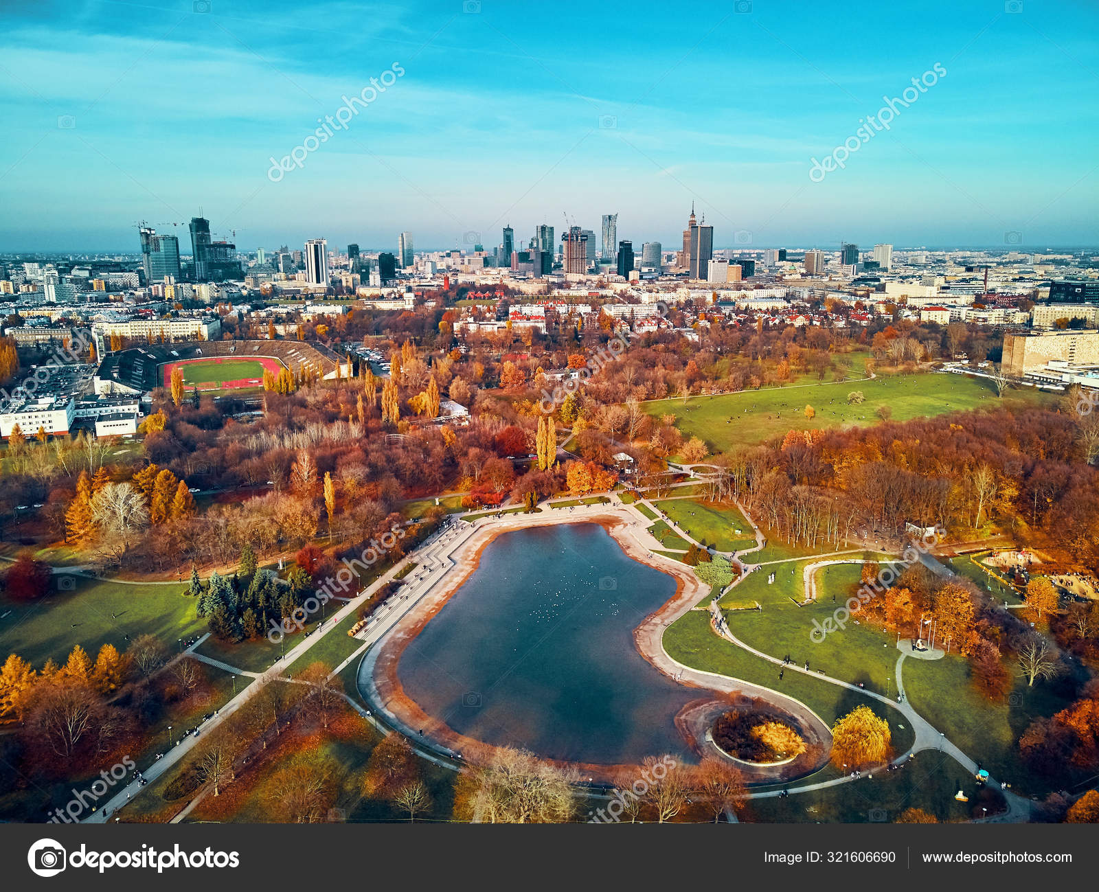Мокотовское поле варшава. Поля варшавы. Польша варшава улицы. Станция метро мокотовской поле. Парк pole mokotowskie.