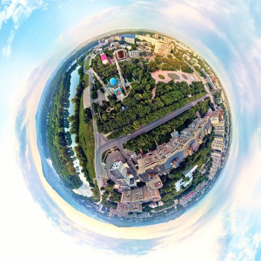 Güzel fütüristik panoramik (360 küresel panorama küçük gezegeni) Ust-Kamenogorsk (Kz: Oskemen), Doğu Kazakistan (Kazakistan))