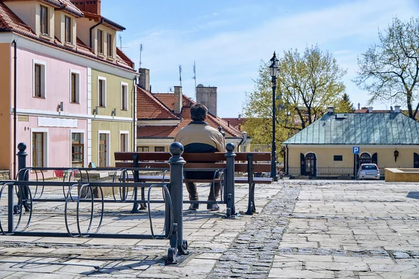 Όμορφη πανοραμική θέα εναέρια drone στην πλατεία της αγοράς στο Sandomierz - μια πλατεία (100-110 m) που βρίσκεται στο κέντρο της παλιάς πόλης της Sandomierz, Πολωνία — Φωτογραφία Αρχείου