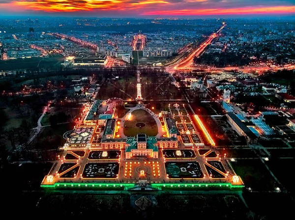 Gyönyörű panorámás drón kilátás Wilanow Palace vagy Wilanowski Palace - egy királyi palota található Wilanow kerület, Varsó, Lengyelország arany piros színek meleg januári naplemente — Stock Fotó
