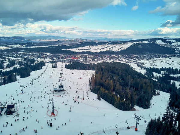 Schöne Panoramische Drohnensicht Auf Die Skipisten Mit Aufstiegsanlagen Skigebiet Bialka — Stockfoto