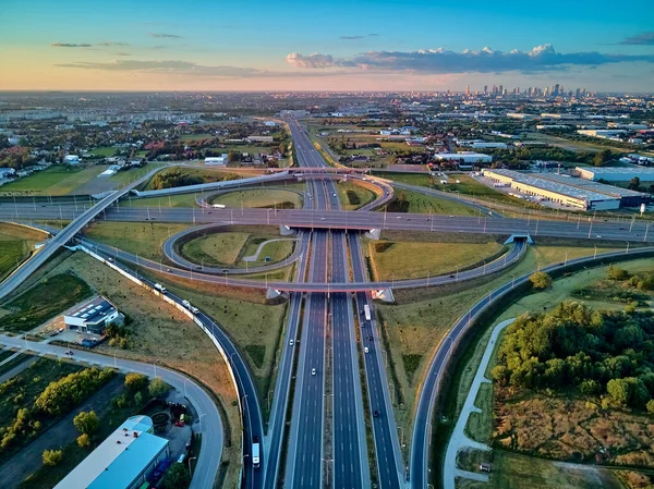 Eine Wunderschöne Luftaufnahme Des Sonnenuntergangs Auf Der Autobahnüberführung Der Südlichen — Stockfoto