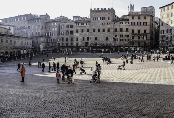 Стовпилися площі старого міста — стокове фото