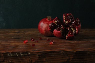 kesim içinde taze nar