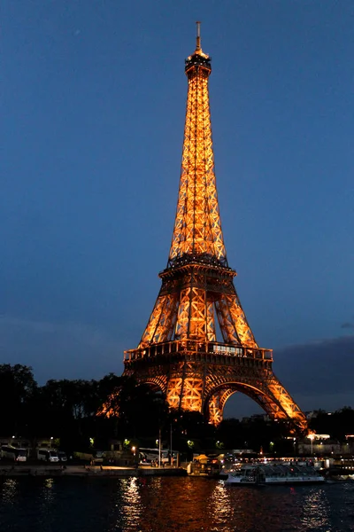 Night illumination of Eiffel Tower — Stock Photo, Image