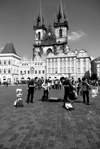 Musikkapelle spielt auf dem Platz — Stockfoto