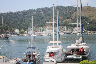 Demirli yat ve tekne