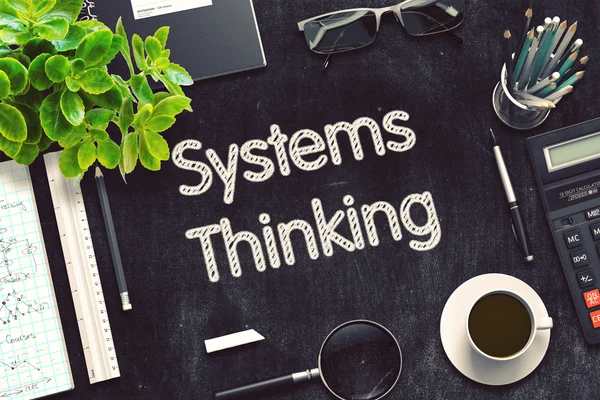 Systems Thinking on Black Chalkboard. 3D Rendering. — Stock Photo, Image