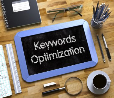 Anahtar kelime optimizasyonu kavramı küçük kara tahta üzerinde. 3D.