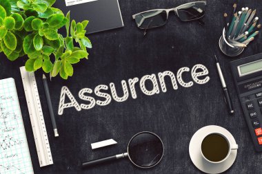 Siyah Kara tahta üzerinde güvencesi kavramı. 3D render.