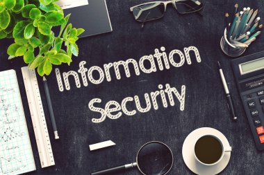 Bilgi güvenliği Siyah Kara tahta üzerinde. 3D render.