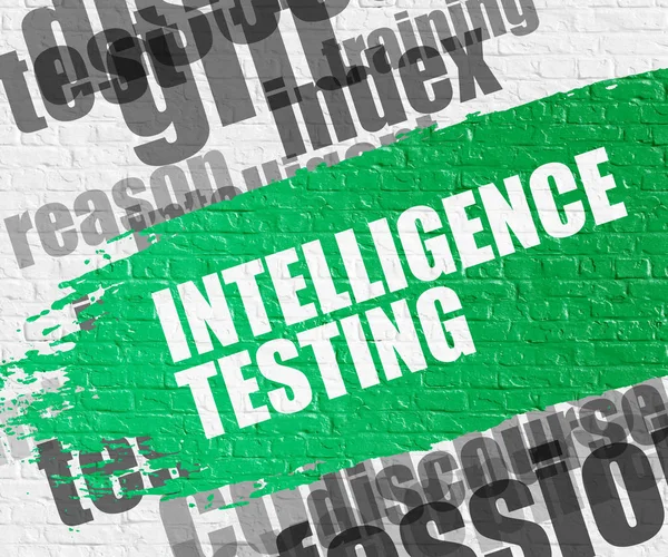 Test di intelligence sul muro di mattoni . — Foto Stock