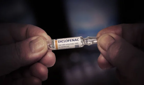 KYIV, UKRAINE-DECEMBER, 2019: Injection of Diclofenac Medical Ampoule. — Stockfoto