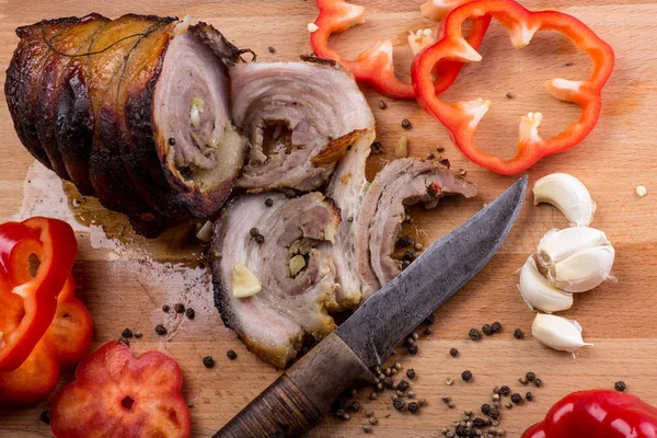 Gebakken pork roll gevuld met knoflook Rechtenvrije Stockfoto's