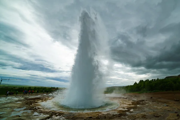 Eruption of Geyser Strokkur — Stock Photo, Image