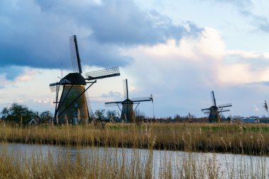 UNESCO Dünya Mirası yel değirmenleri, doğal 