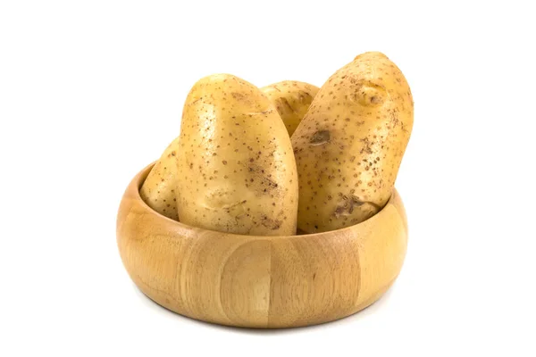 Свіжа картопля в дерев'яній мисці — стокове фото