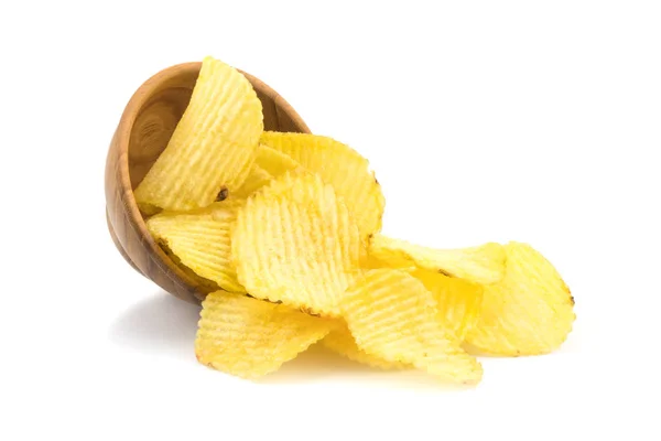 Chips en een houten schaaltje — Stockfoto