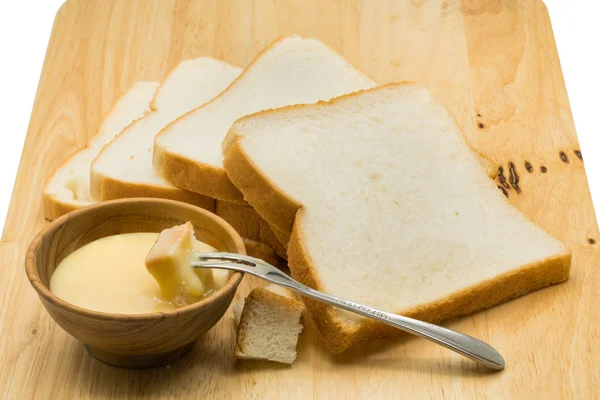 Porție de pâine înmuiată în lapte condensat îndulcit — Fotografie, imagine de stoc