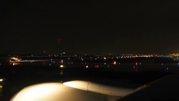 Ночное время в аэропорту Суварнабхуми — стоковое видео