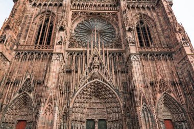 Strazburg Katedrali'ne Notre Dam cephe