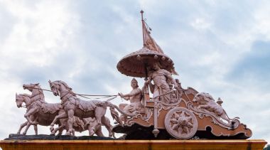 Hindu tanrısı Krishna ve Arjuna heykel