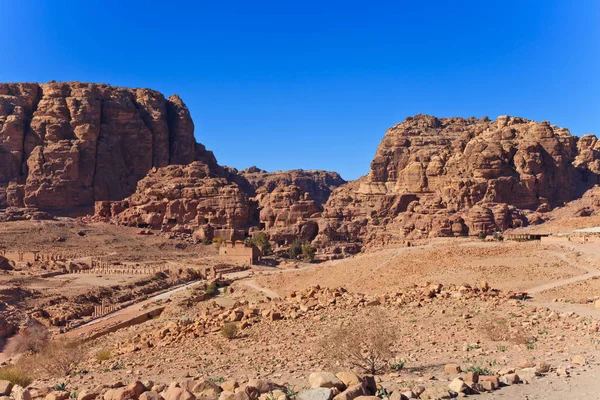 Colonnaded street in Nabatean City of Petra — Stock Photo, Image