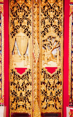 Geleneksel Tay tarzında Budist tapınağı kapı