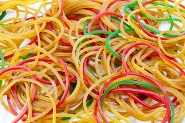 Lastik bantlar yığını