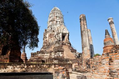 Pagoda Wat Ratburana içinde