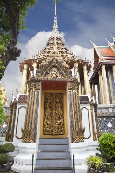 Bella porta a Wat Phra Kaew — Foto Stock