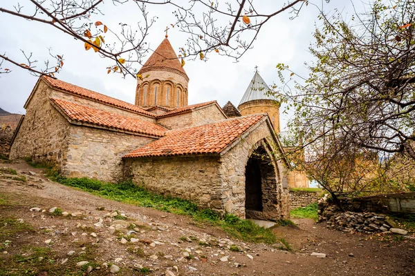 Eglise dans la forteresse d'Ananuri — Photo