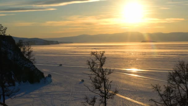 Pôr do sol no lago congelado Baikal — Vídeo de Stock
