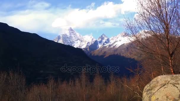 Uitzicht op Mount Siguniang in Sichuan — Stockvideo
