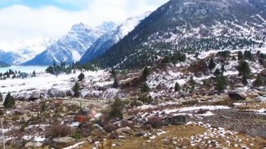 Nianbao peri Qinghai gölde kış görünümü