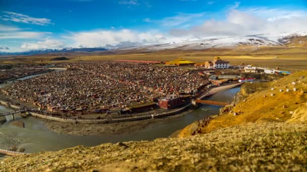 Timelapse af Yarchen Gar Kloster om morgenen, Sichuan – Stock-video